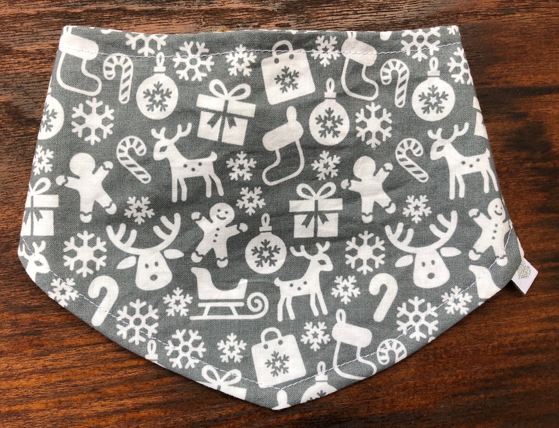 Halstücher mit Weihnachtsmotiven