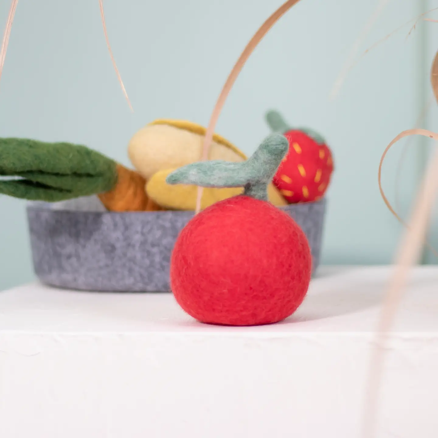 BUDDY Hundespielzeug aus Wollfilz "Alfons Apfel"